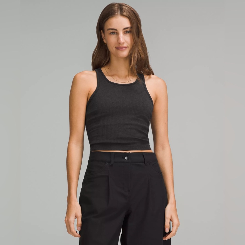 Ebb to Street Cropped Racerback Tank
Top Light Support, B/C Cup. BLACK